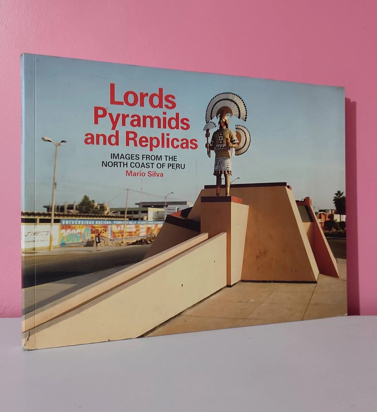 Lords, pyramids and replicas. Images from the north coast of Peru