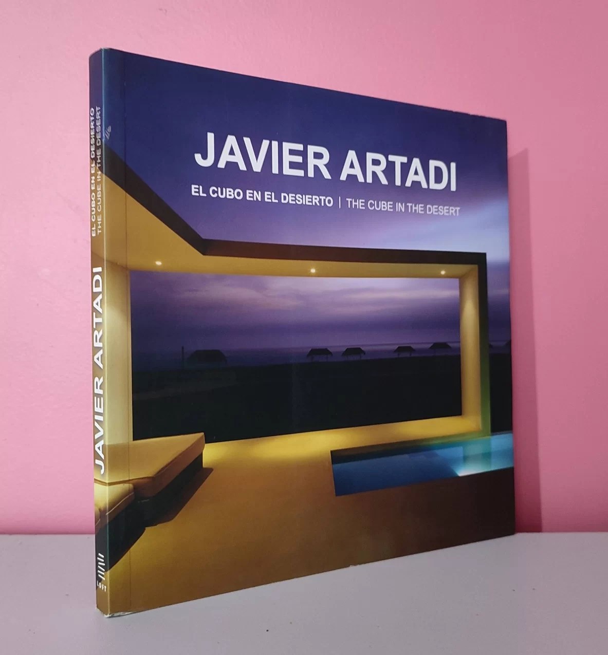 Javier Artadi. El cubo en el desierto