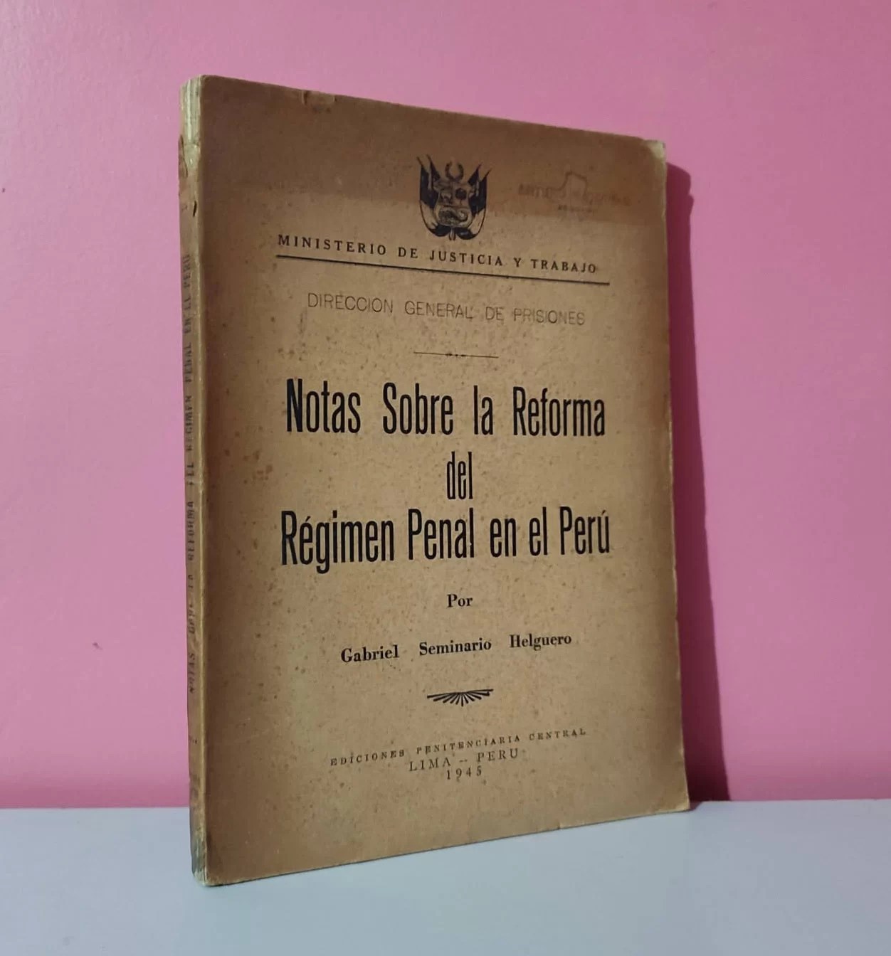 Notas sobre la reforma del régimen penal en el Perú / Dirección General de Prisiones