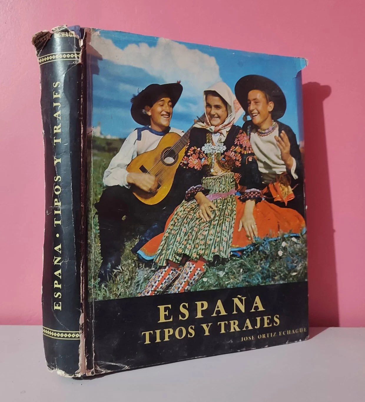 España. Tipos y trajes