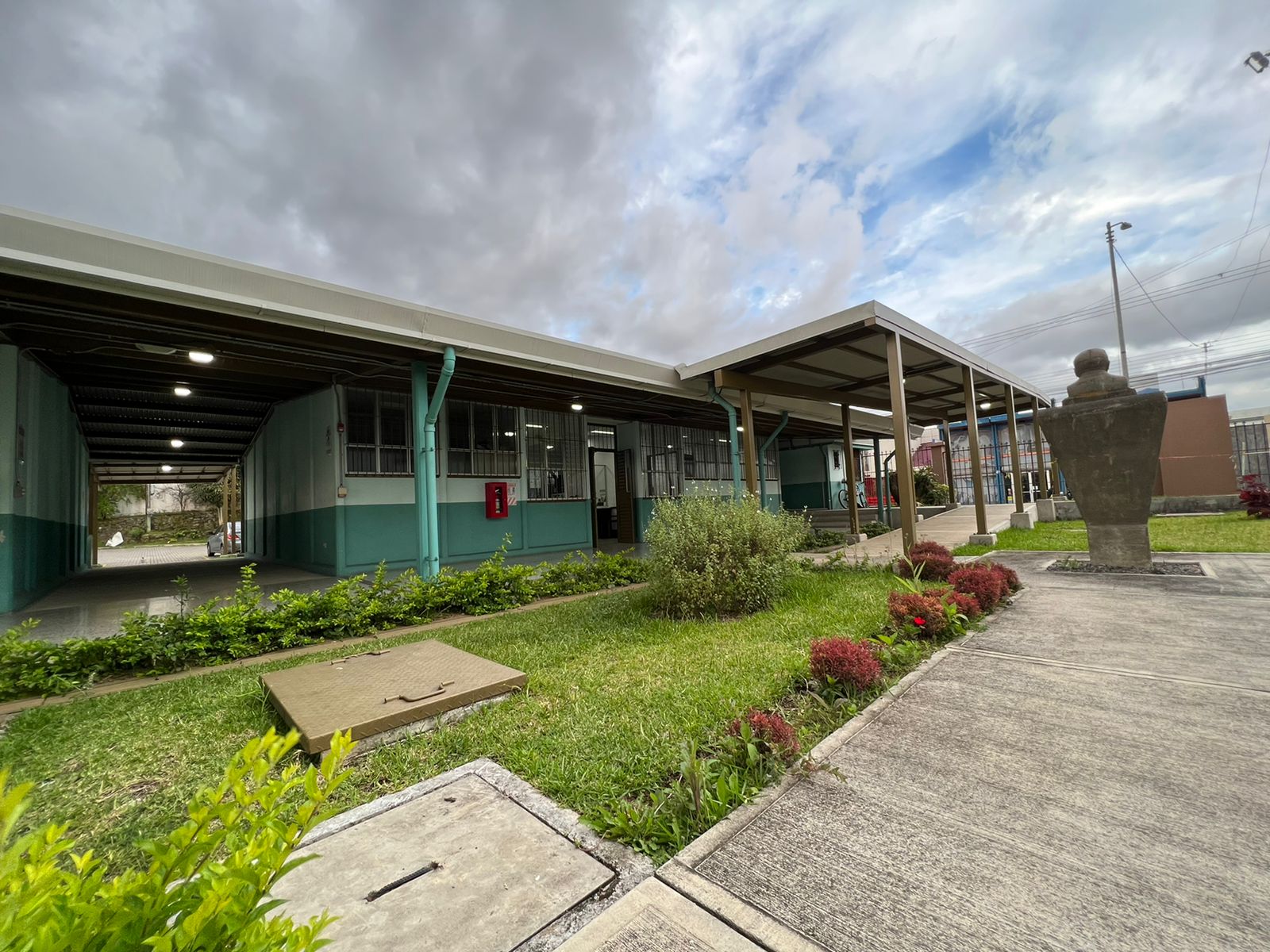 Nosotros: Liceo José Joaquín Jiménez Núñez. Dirección