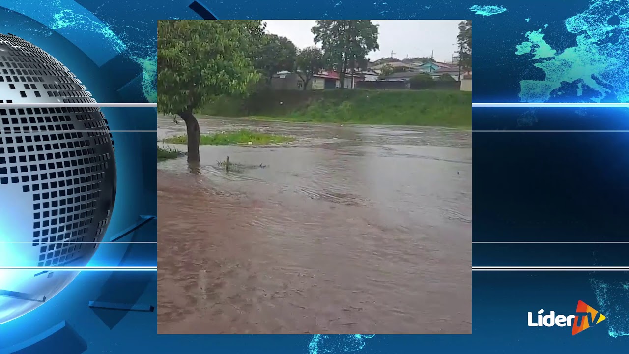 Forte chuva inunda ruas e deixa estragos em São Sebastião do Paraíso