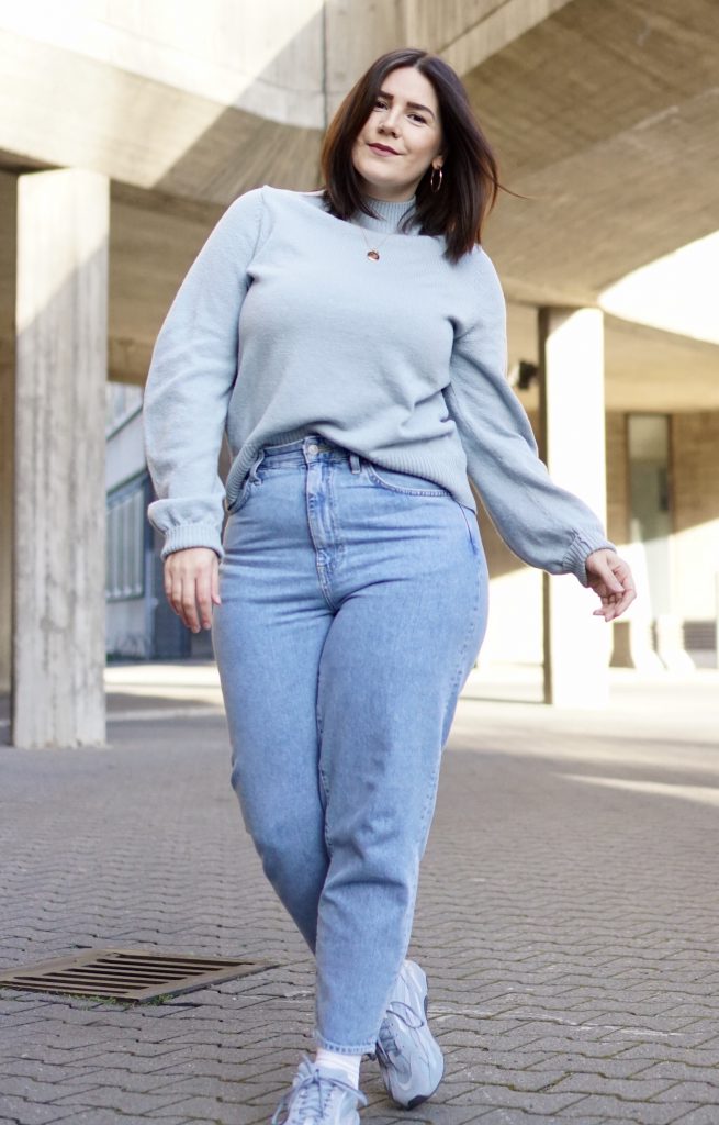 Mom Jeans Kombinieren . Die Perfekte Mom Jeans Fur Curvy Girls Lifabea Berliner Fashionbloggerin