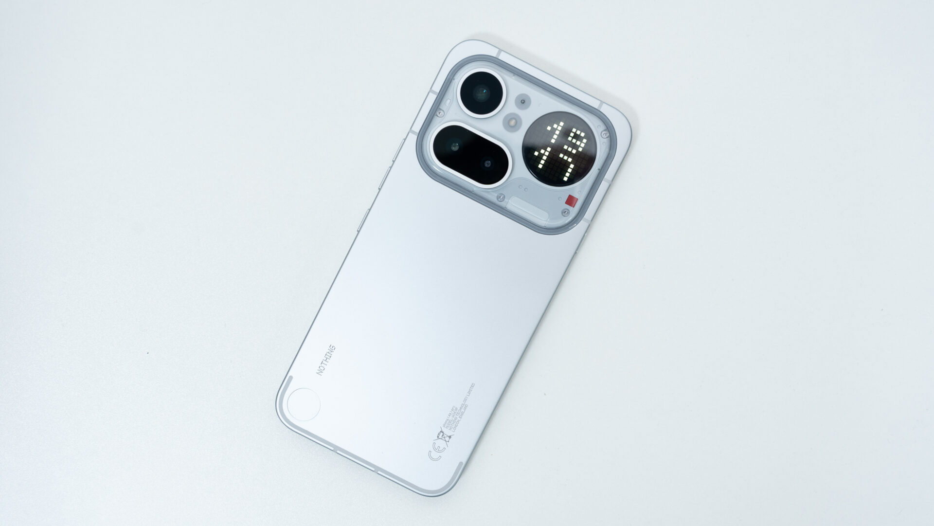 Nothing Phone (4a) Proは何が良い？｜デザイン性だけではないミドル