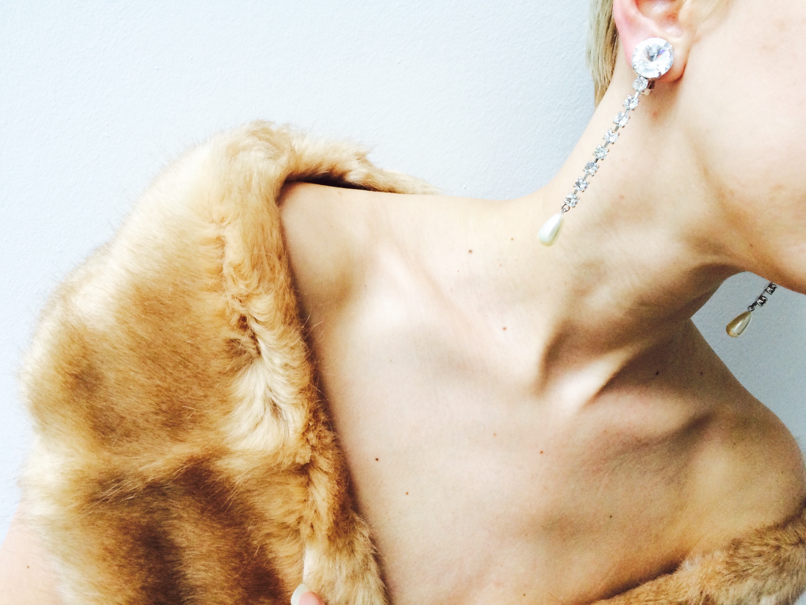 The Earrings for War and Peace