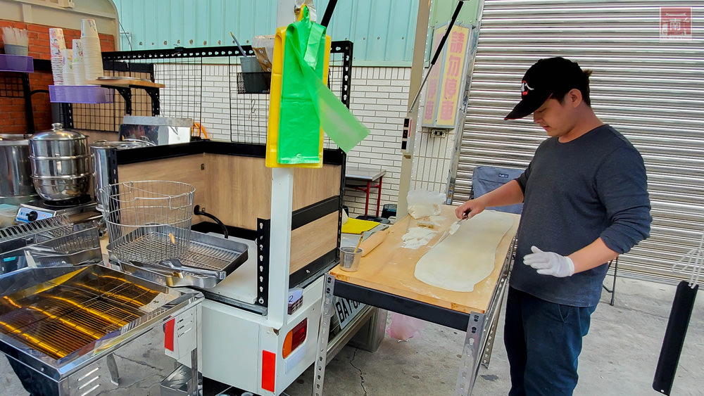 【台南美食】安南區隱藏版下午茶｜手工現做現炸油呷粿｜下午出沒安南區點心~~憨孫ㄟ手作杏仁茶