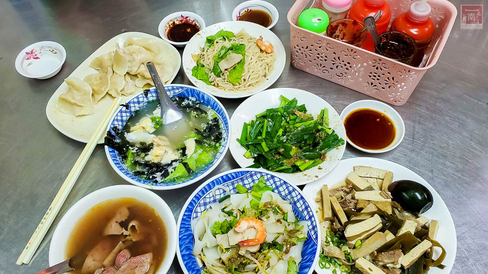 【台南美食】新美街70年小吃｜台南巷內肉燥意麵｜招牌乾麵.水餃｜蛋花湯必點~~恭仔意麵/老恭水餃