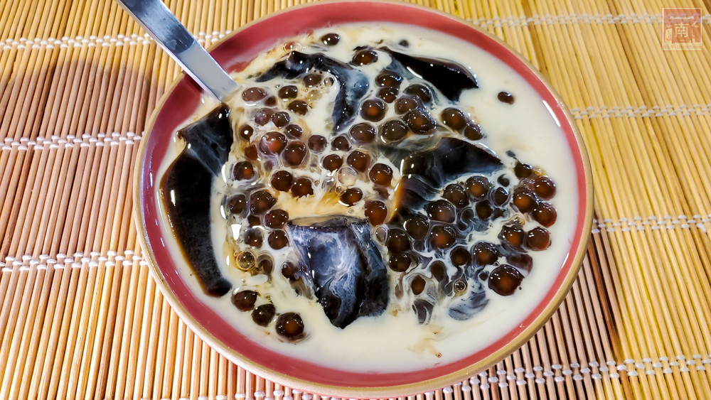 【臺南美食】市場內的老味道｜手工製作滿滿豆香｜三色豆花｜傳統豆花｜豹紋珍珠鮮奶~寶島豆花