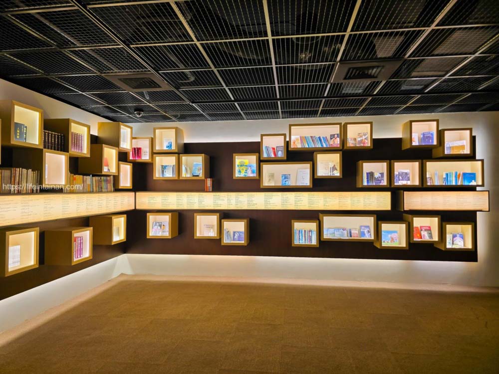 新春假期來去佛光山！2026年春節平安燈法會盛大登場，為期一個月法會活動、飛馬主燈表演、無人機高空燈光秀、年節燈飾與佛光好市集一次看