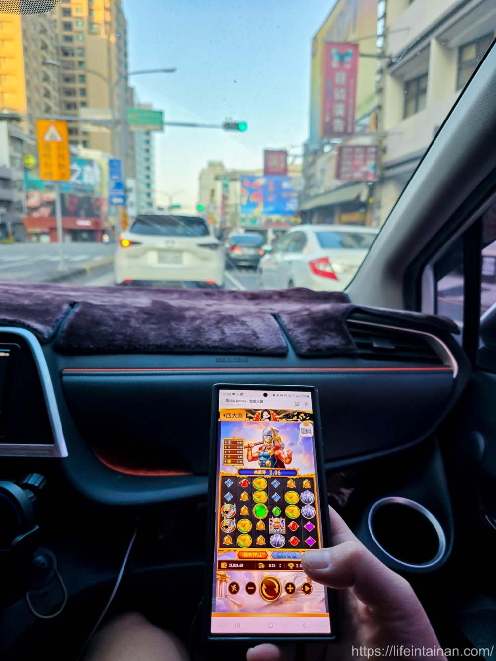 過年出遊塞車不無聊!LINE免下載就能玩「黑桃A Online」隨開隨玩不佔空間,熱門老虎機《ATG戰神賽特2覺醒之力》《RSG雷神之錘2雷霆風暴》到疊疊樂式《QT塔樓衝刺》一次滿足打發長途時間 過年出遊塞車不無聊!LINE免下載就能玩「黑桃A Online」隨開隨玩不佔空間,熱門老虎機《ATG戰神賽特2覺醒之力》《RSG雷神之錘2雷霆風暴》到疊疊樂式《QT塔樓衝刺》一次滿足打發長途時間