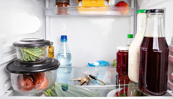 Keys that a pregnant woman forgot in her fridge due to pregnancy brain