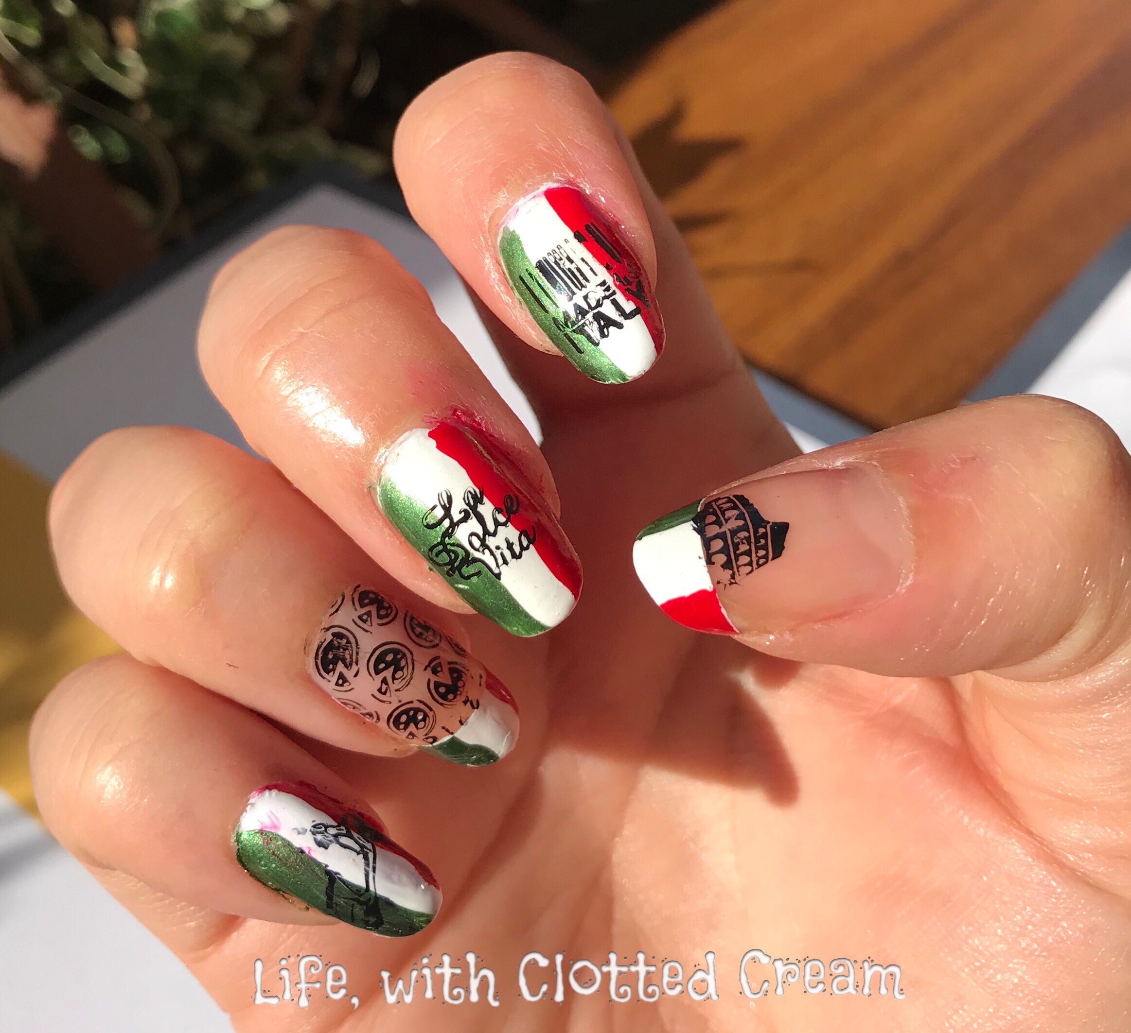 Italian Nail art with flag