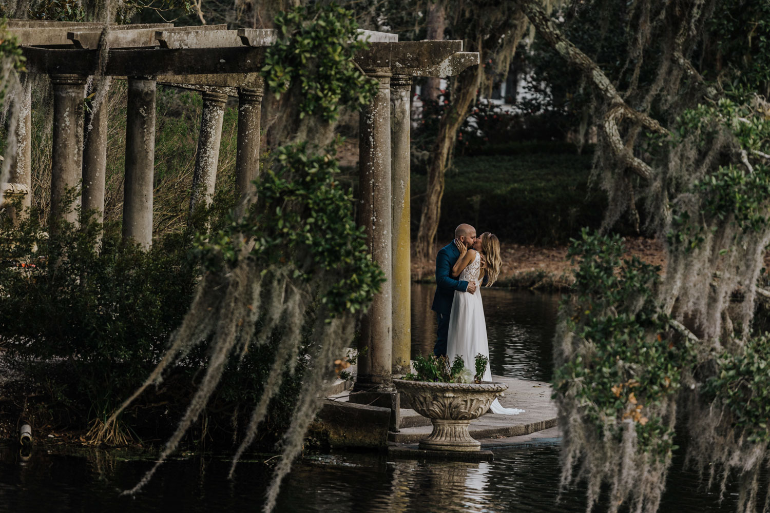 Airlie Gardens Wedding Photographer