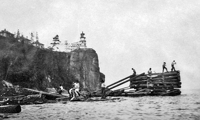 Split rock resorts and inns, cabins and rentals are all a quick drive to the lighthouse and other north shore attractions and activities. Split Rock Lighthouse, Minnesota at Lighthousefriends.com