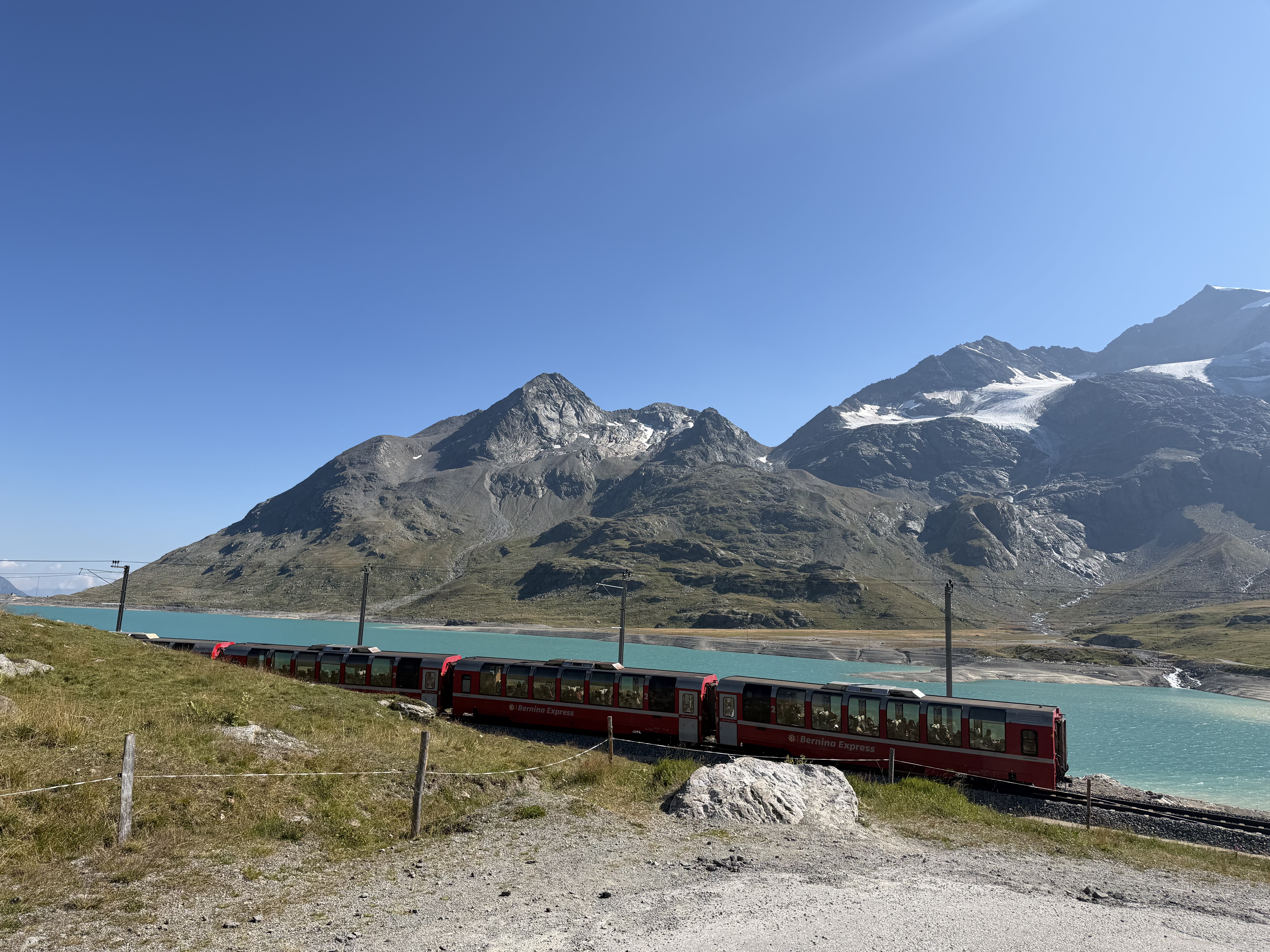 En train jusqu’à l’hospice de la Bernina pour tutoyer les Alpes