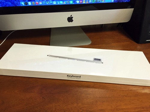 Macのキーボードをテンキー付きの有線に変えたらUSB端子もあって超快適