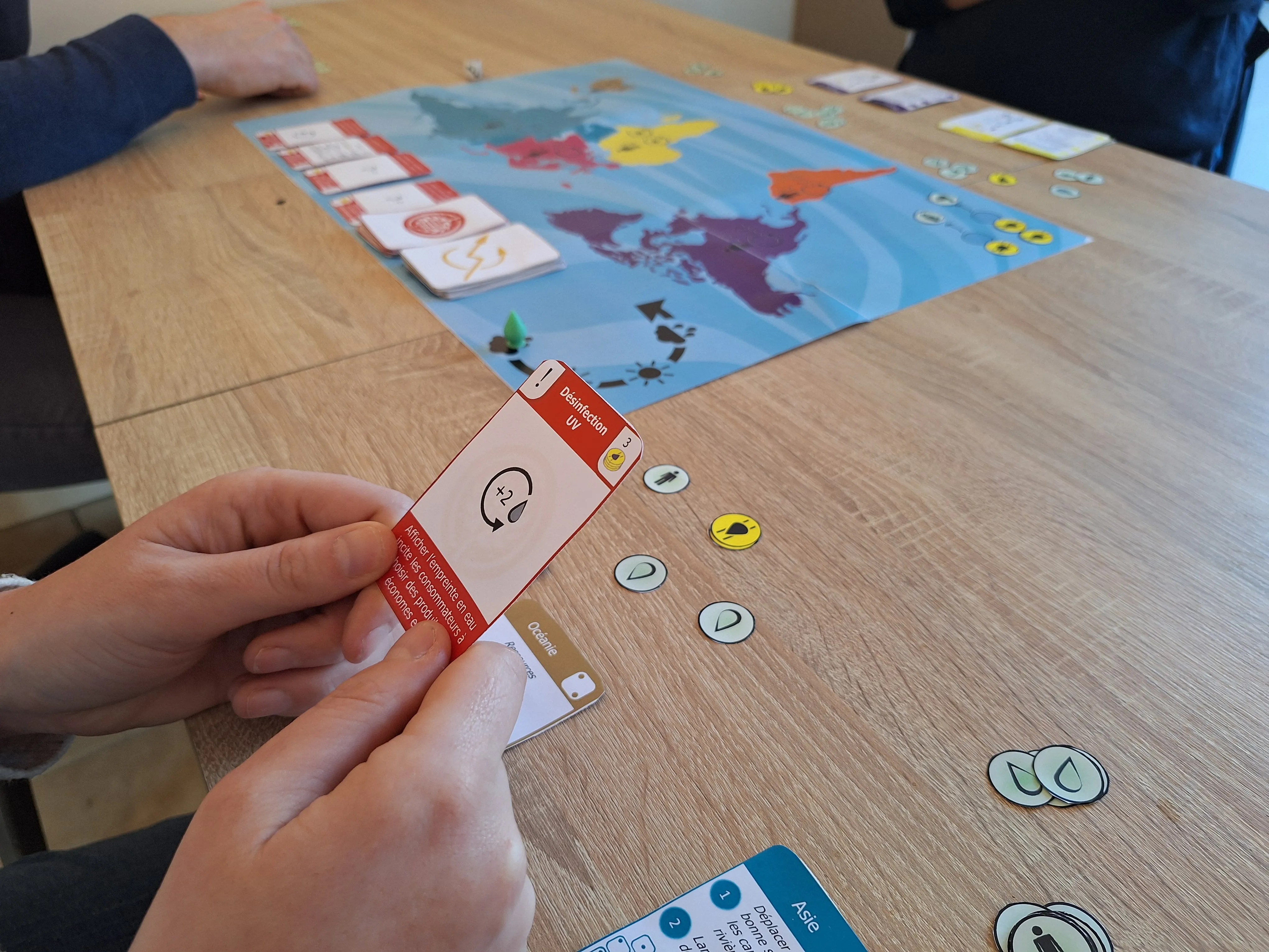 Test du prototypage de Shar'Eau. Jeu de société Shar'Eau en animation, comprendre les inégalités d'accès à l'eau sur terre par un jeu de gestion collaborative et une activité ludopédagogique.