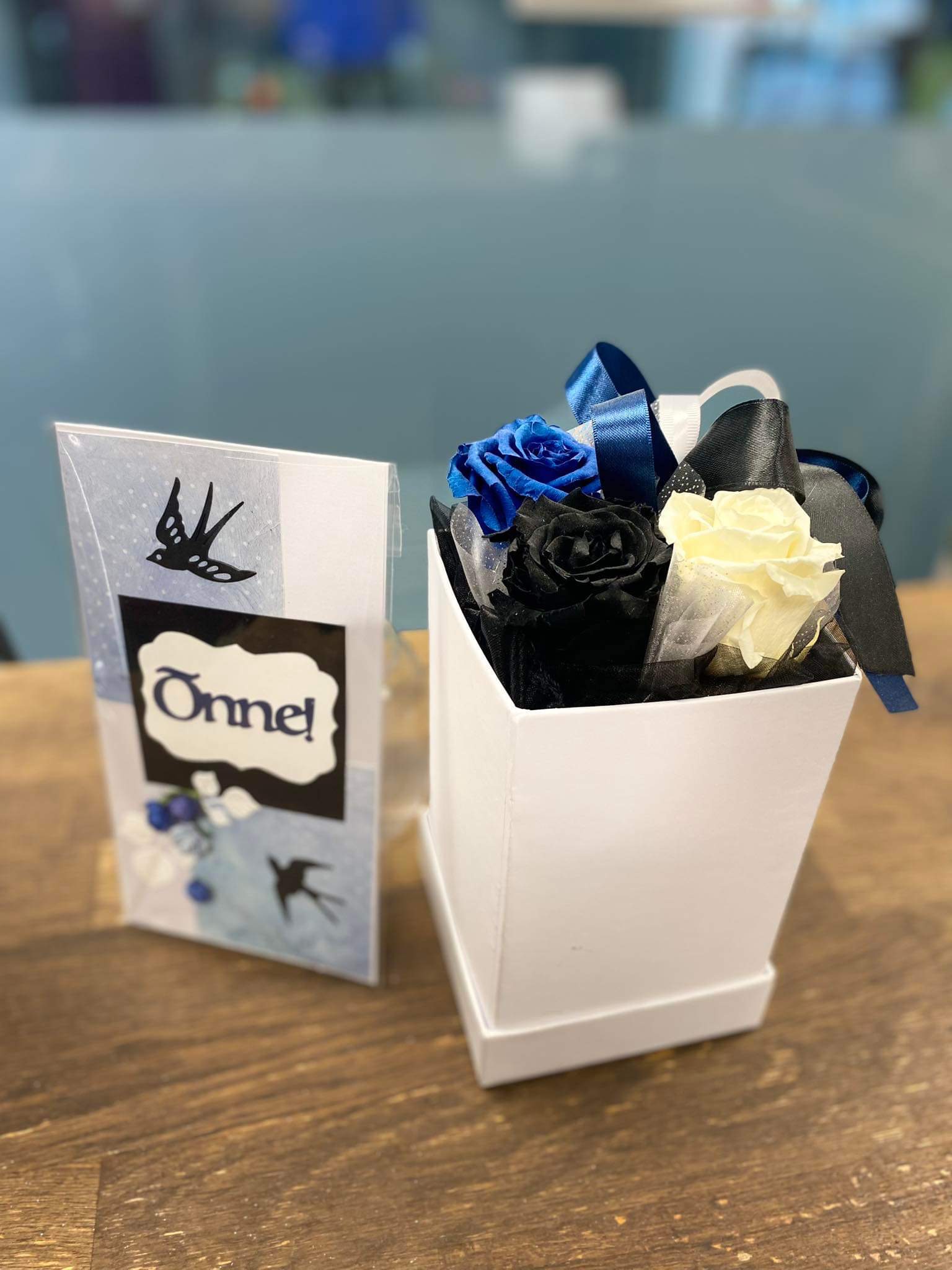 Rahvuslikes toonides lilleseade