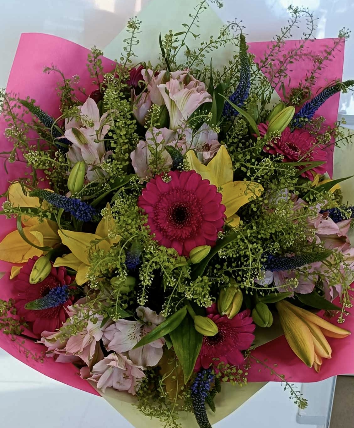 Värviline lillekimp