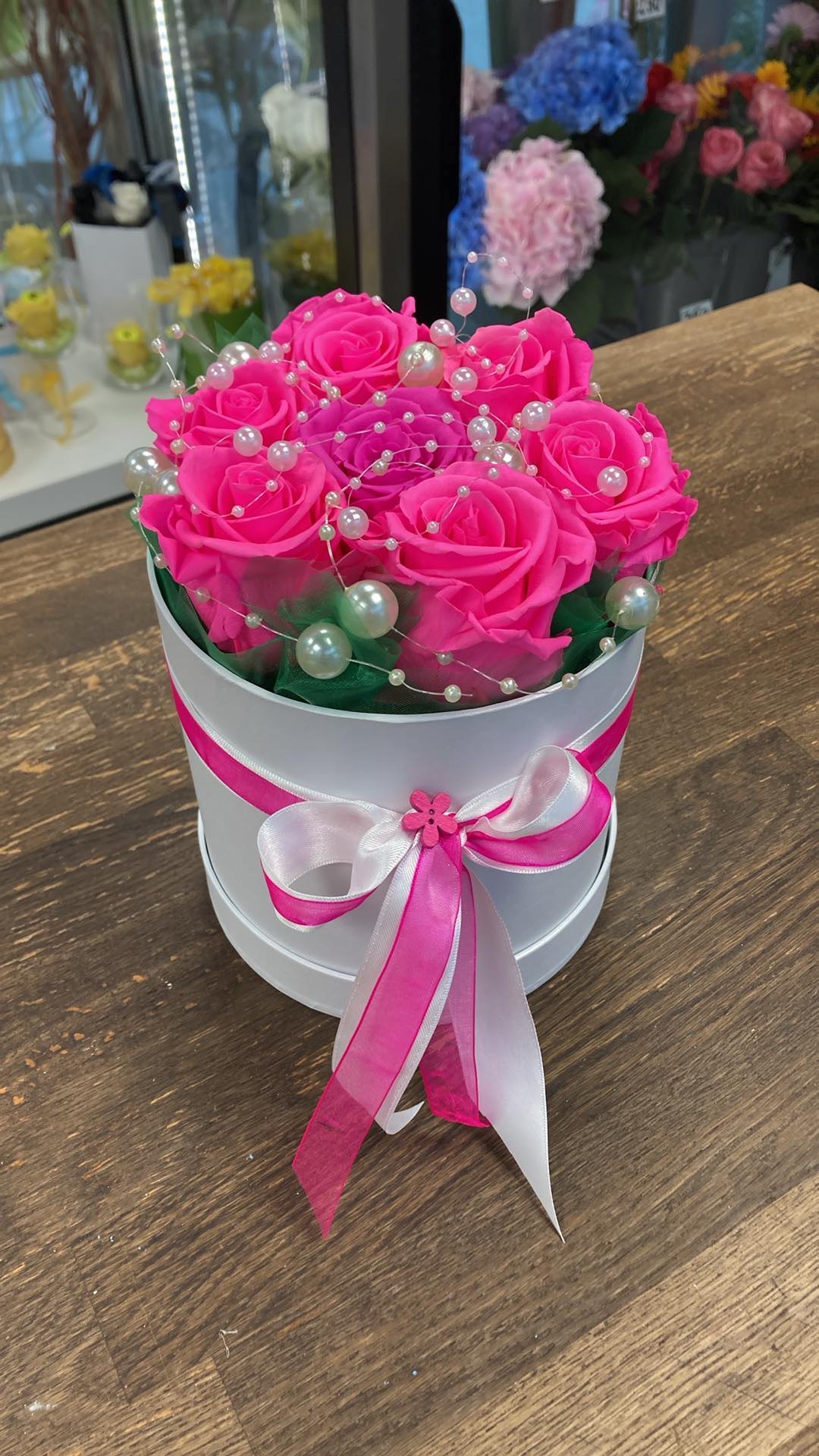 Uinuvate roosidega lilleseade