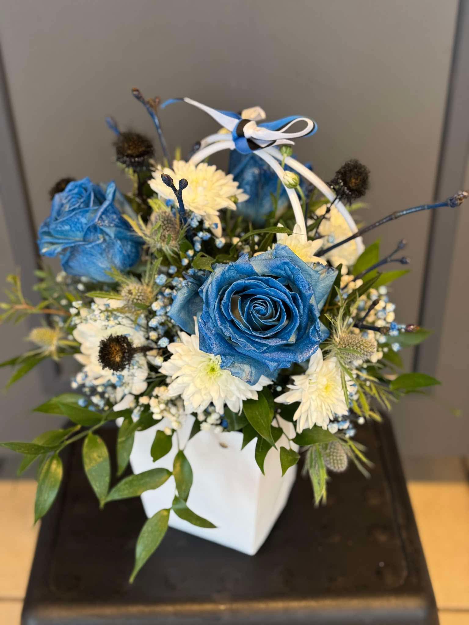 Rahvuslikes toonides lilleseade