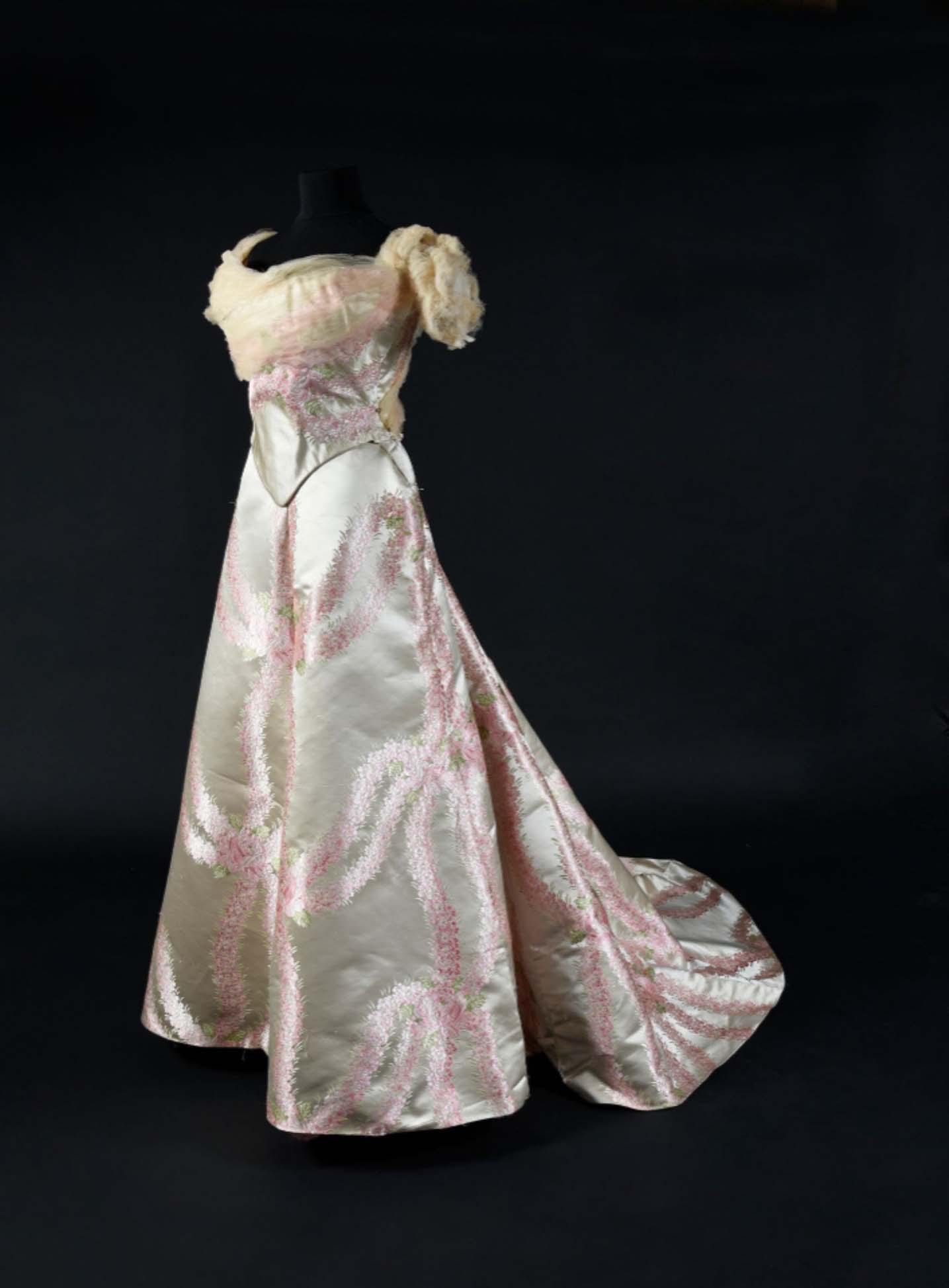 1900 ball gown
