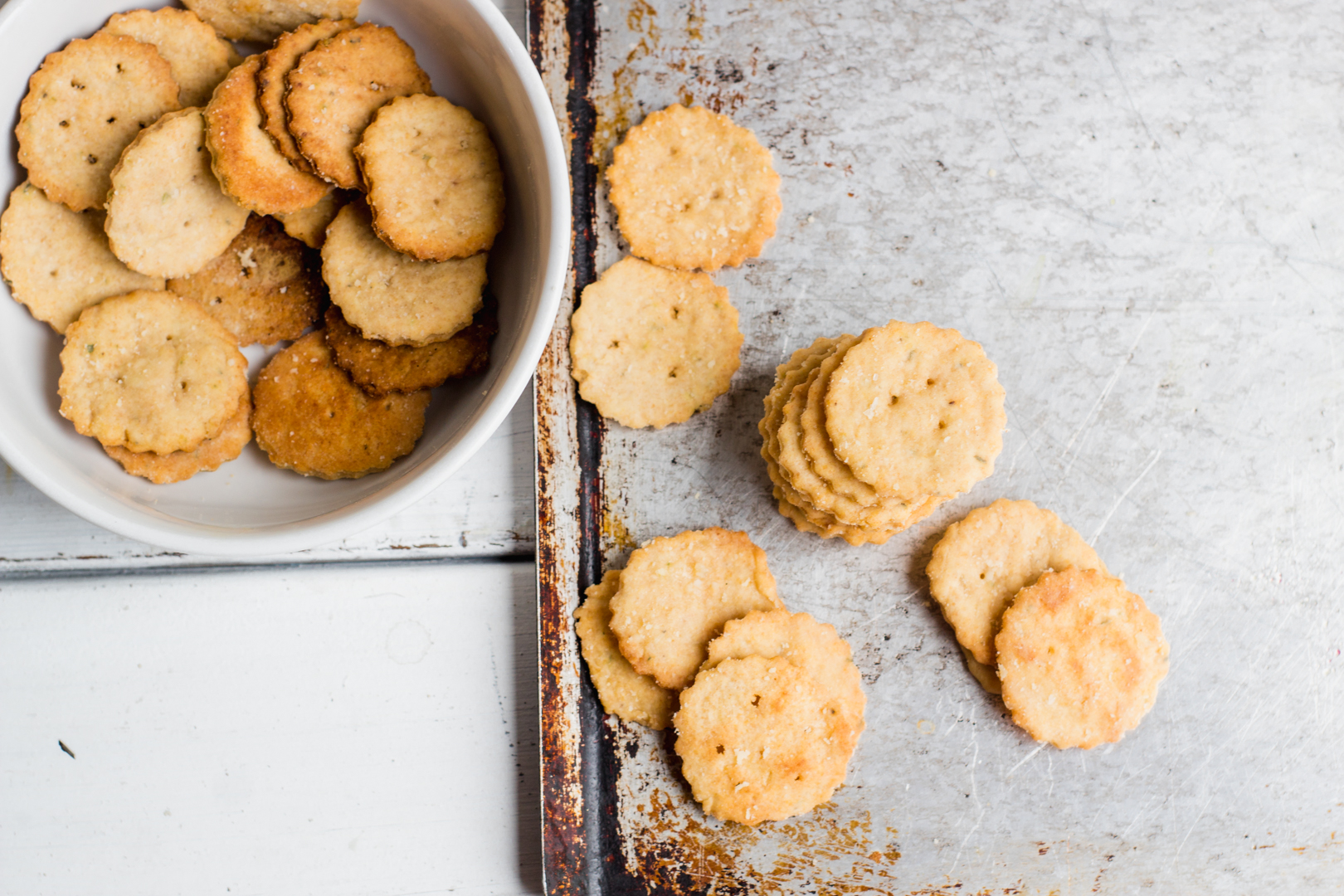 Whole Wheat Parmesan Herb Crackers limeandspoon