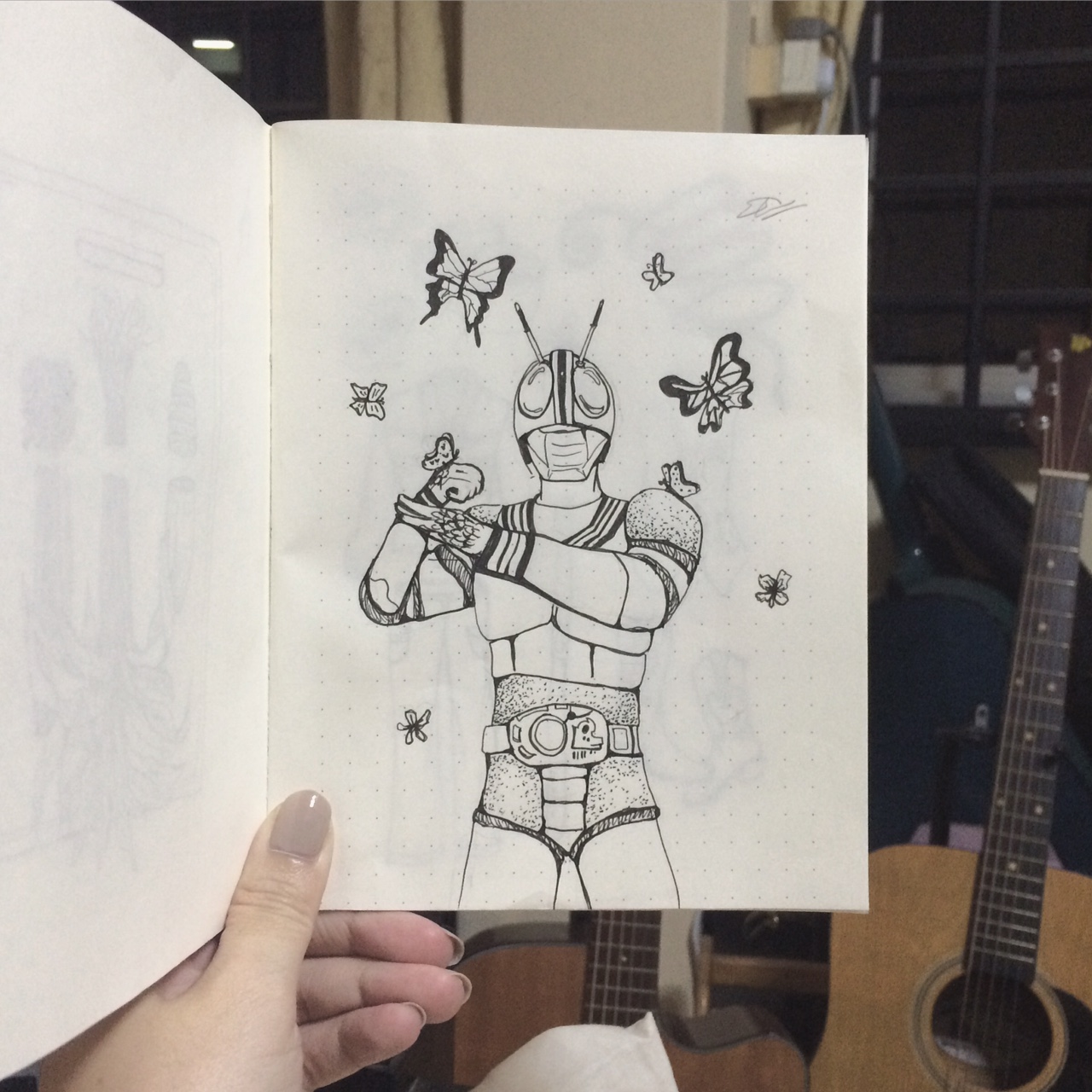 Day 05: Favorite Insect Saya ga bisa memutuskan lebih suka kupu-kupu atau Kotaro Minami. Jadi serangga favorit saya adalah Ksatria Baja Hitam diantara kupu-kupu.