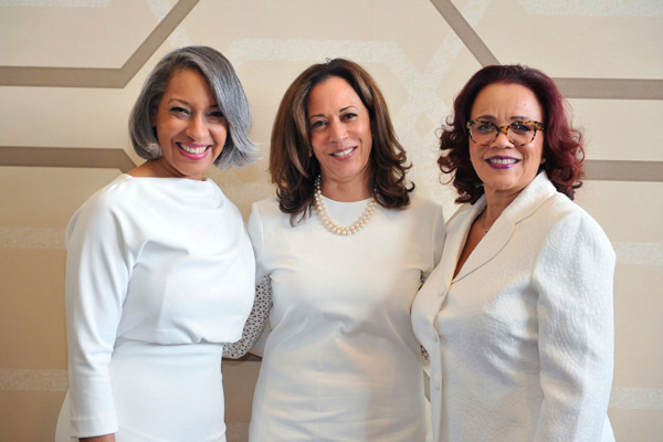 The Links Incorporated And Noble Work For Peace Between Munities Of Color And Law Enforcement Nationwide Links Over our nearly 75-year history 17 trailblazing women have served at the helm of The Links Incorporated and The Links Foundation Incorporated.