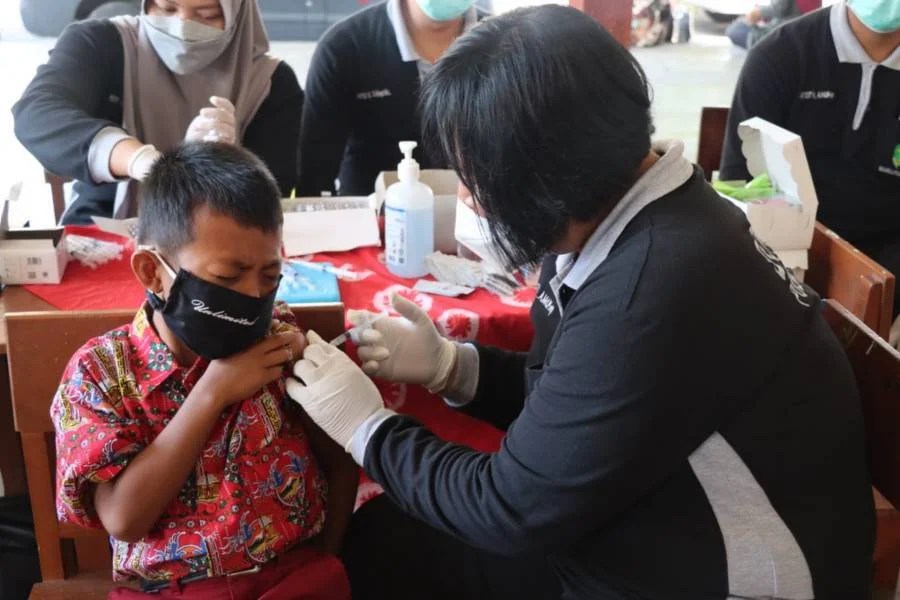 Vaksinasi Serentak di Tingkat SD dan MI oleh Polres Magetan