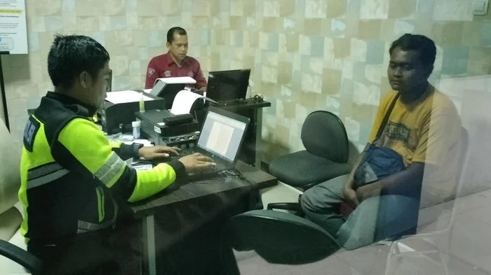kru bus margo joyo saat dikantor polisi