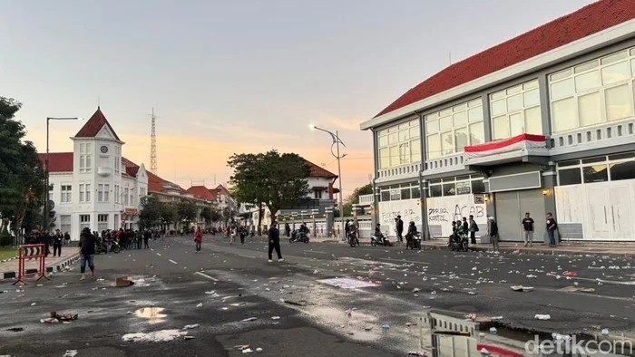 Demo di Polrestabes Surabaya. Sumber foto: www.detik.com