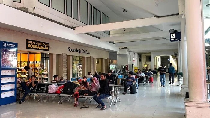 Kondisi Stasiun Gubeng Surabaya saat libur Maulid Nabi. Sumber foto: www.detik.com