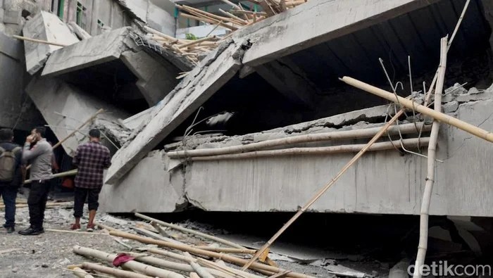Kondisi musholla Pondok Pesantren Al Khoziny Sidoarjo yang ambruk. Sumber foto: www.detik.com