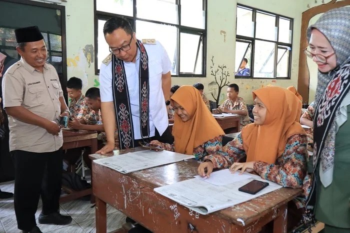 Program Sinau Bareng Pemkab Gresik. Sumber foto: www.detik.com