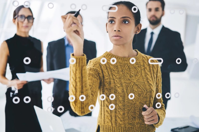 Equipo analizando soluciones de inteligencia artificial