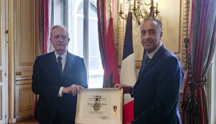 ميدالية الشرف الذهبية للشرطة الوطنية الفرنسية للسيد الحموشي