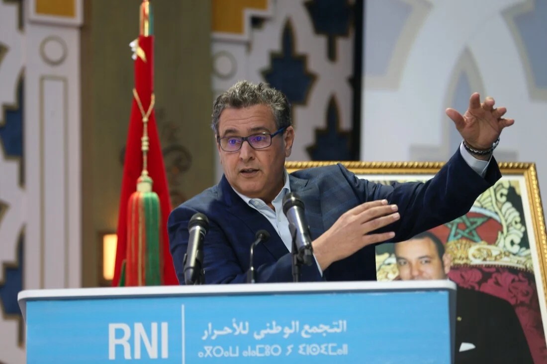 أخنوش يفصل اقتصاد الإمبراطورية عن حزب الأحرار