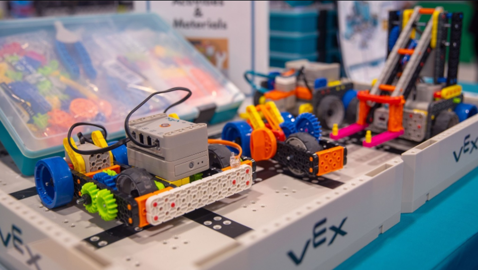 بركان تخوض تجربة تدريس الروبوتيك بالمدارس العمومية