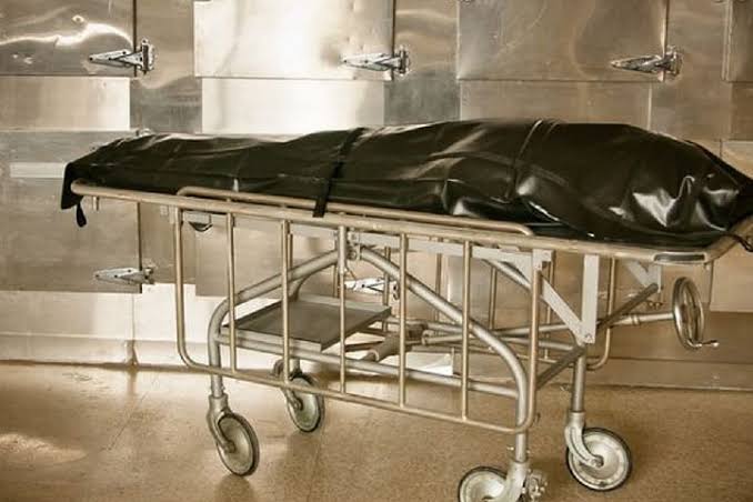 فاجعة تهزّ الناظور ونهاية مروّعة لشاب عشريني داخل رمال معدّة للشحن من ميناء بني انصار