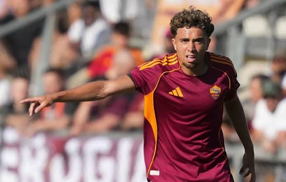 عصابة مسلحة تقتحم منزل الدولي المغربي نائل العيناوي وتحتجز عائلته