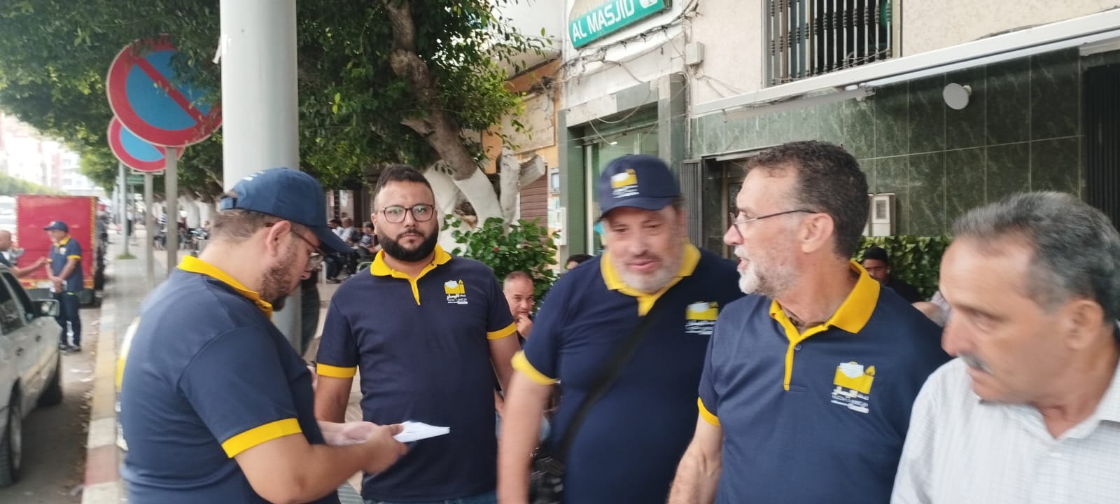 حكيم شملال يواصل جولاته في قلب آيث أنصار وأزغنغان.. تفاعل لافت ومحبة متزايدة في الشارع