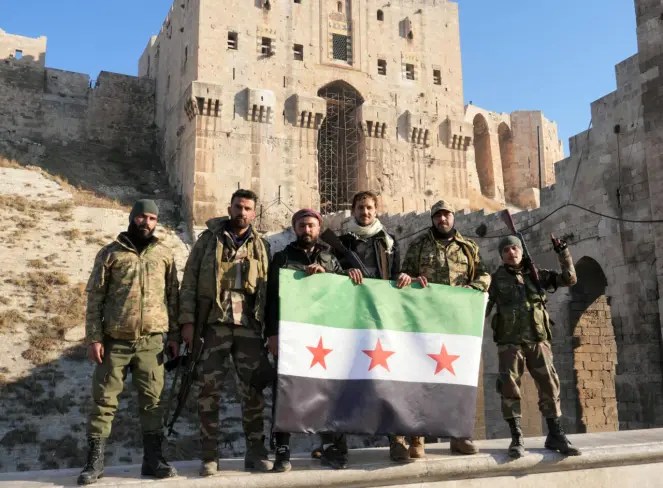 Rebel offensive surprises the Syrian dictatorship and takes Aleppo