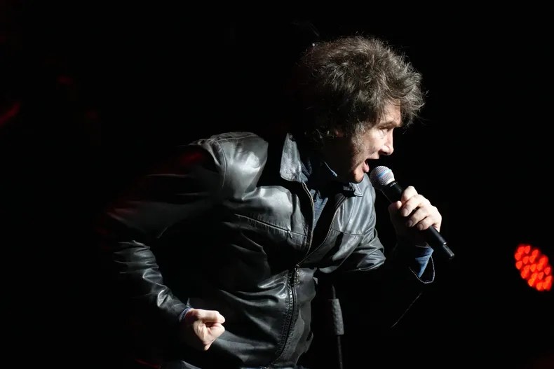 VAMOS HACIA ENFRENTAMIENTOS MÁS DUROS Y DECISIVOS