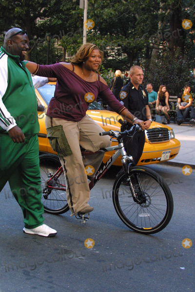 Prime video (1) prime video (rent or buy) (13) comedy (8) drama (8) crime (5) romance (5) thriller (4) action (2) musical (2. Photos And Pictures Nyc 09 21 03 Queen Latifah And Bodyguard In Between Filming A Scene For Her New Movie Taxi In Lower Manhattan Digital Photo By Adam Nemser Photolink