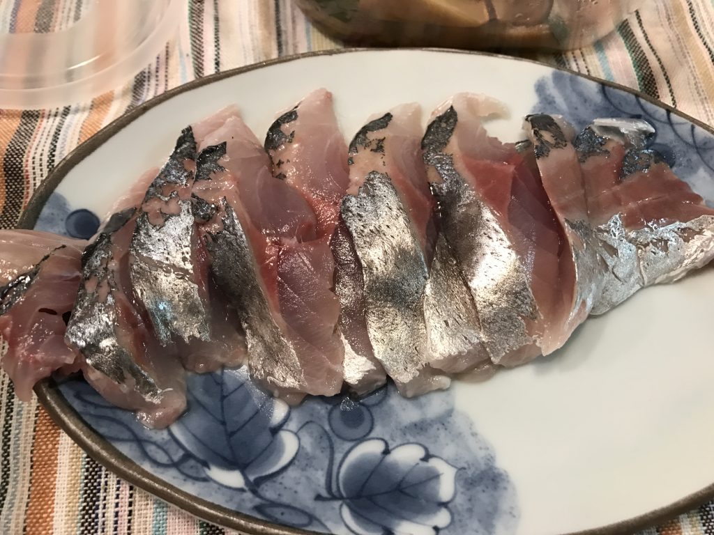 築地正本の鋼包丁を購入。ハンパない切れ味。早速アジをさばく