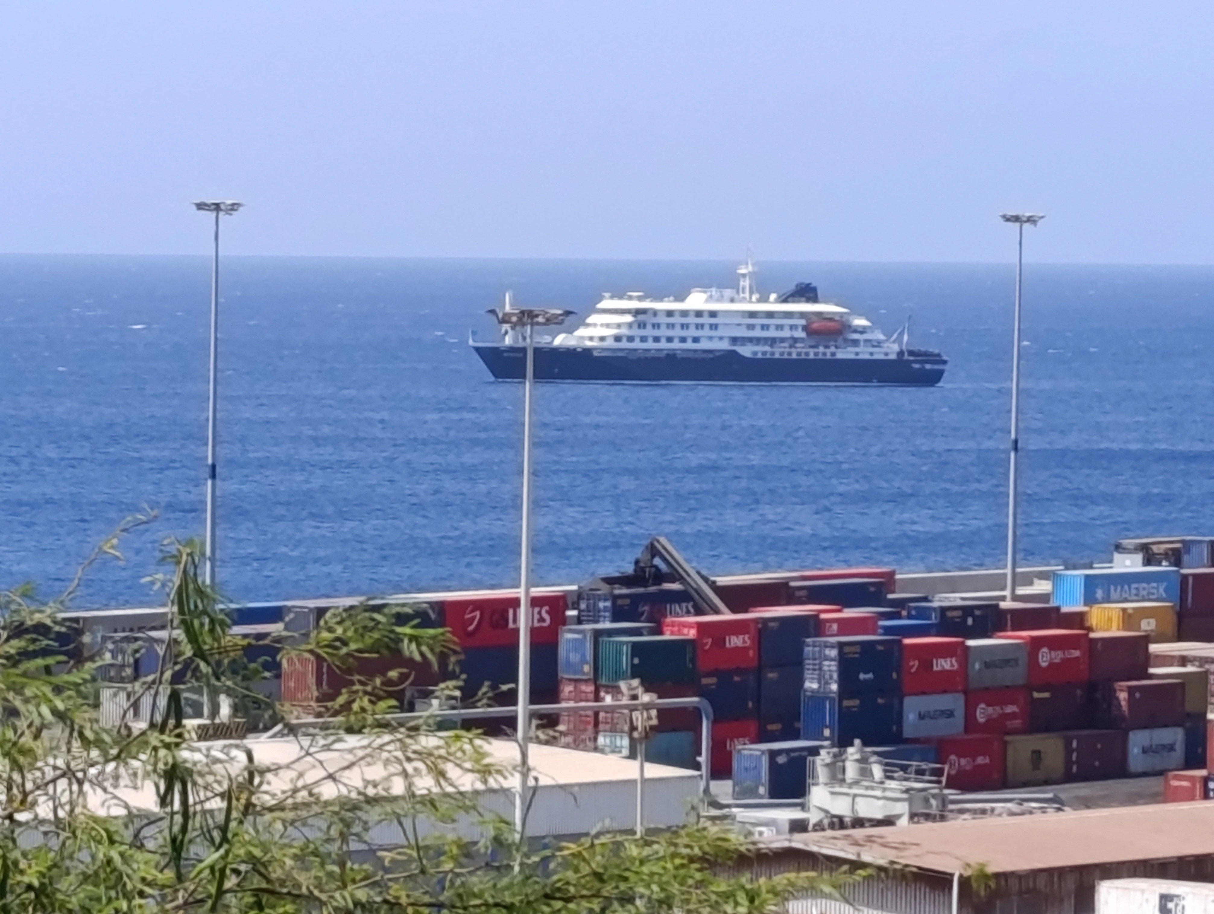 Hantavirus Outbreak on Cruise Ship: Human-to-Human Transmission Suspected (2026)
