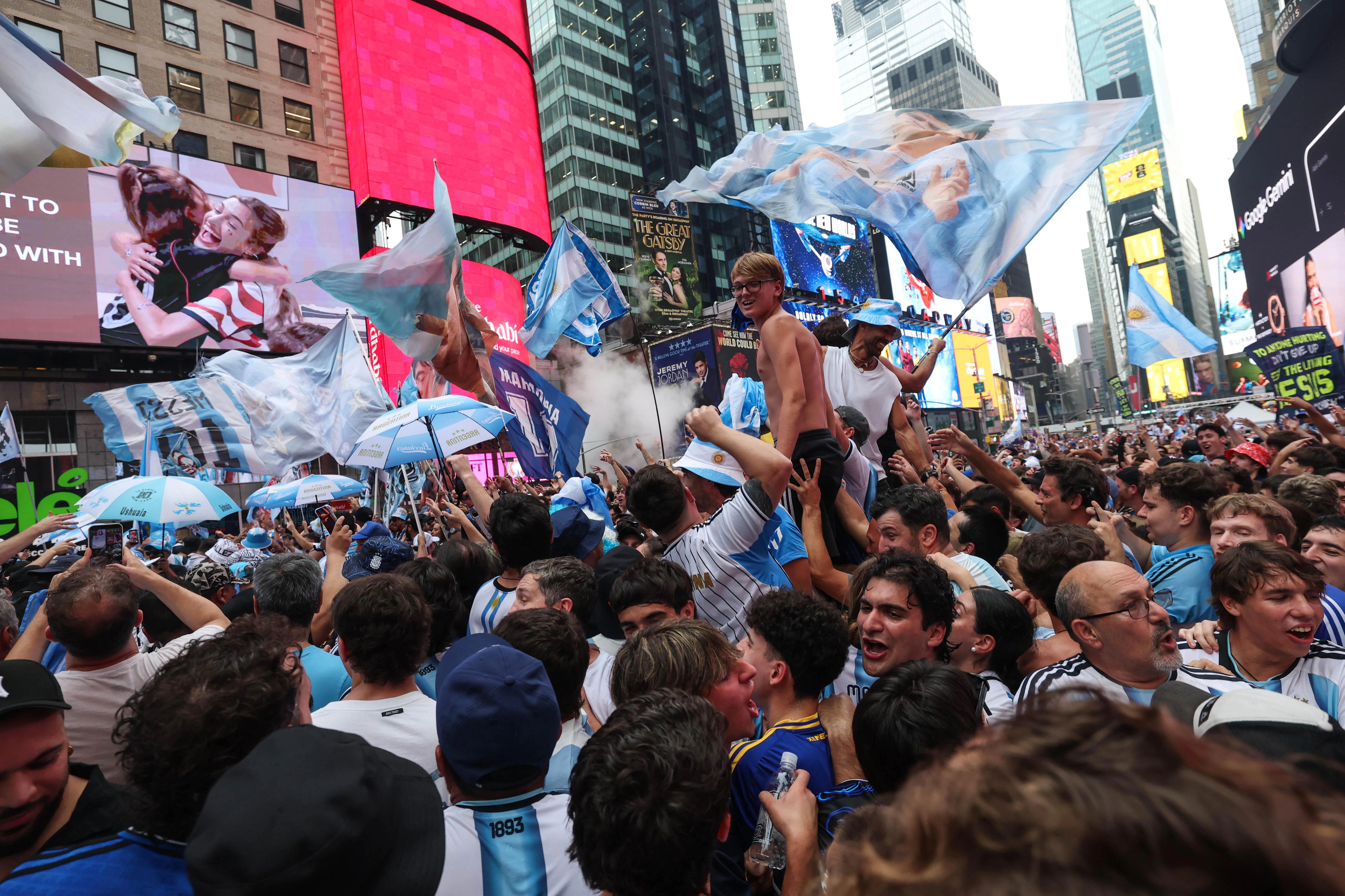 Argentina Fans Take Over Times Square! Messi Lookalike & Banderazo Before World Cup Final vs Spain (2026)
