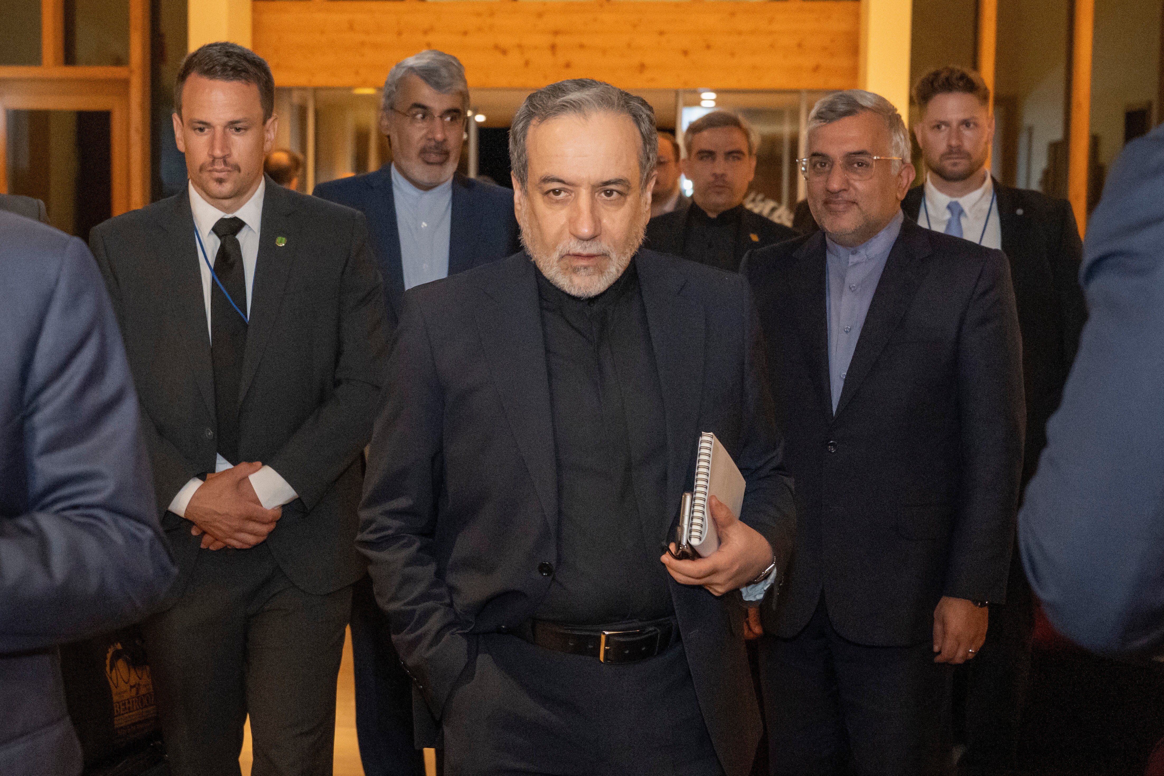 Trump's Threats to Iran: Unraveling the Middle East Peace Talks (2026)