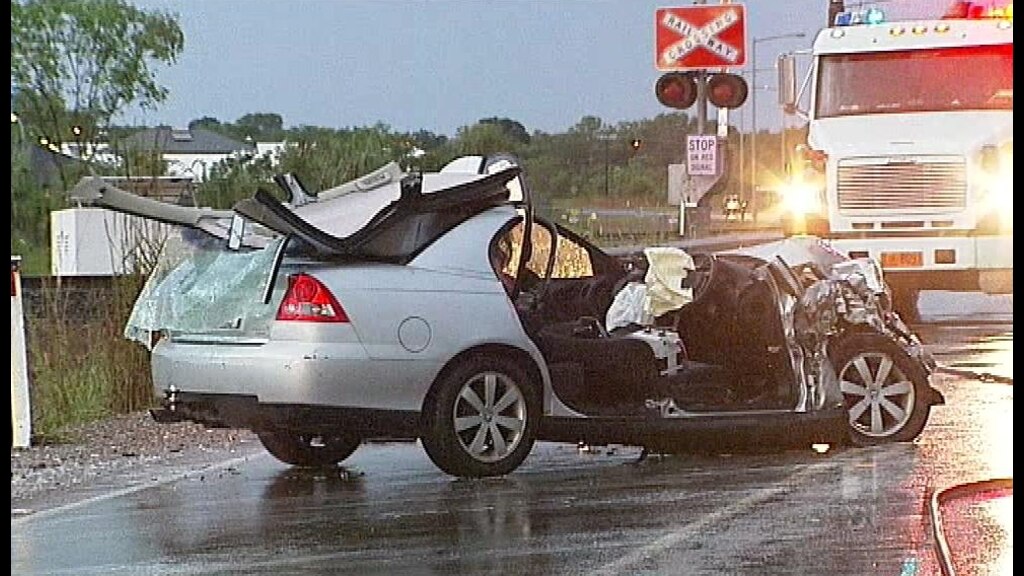 Pregnant Woman Survives Car Being Cut In Half In Wreck - Premium Vintage Pattern Gallery - HD